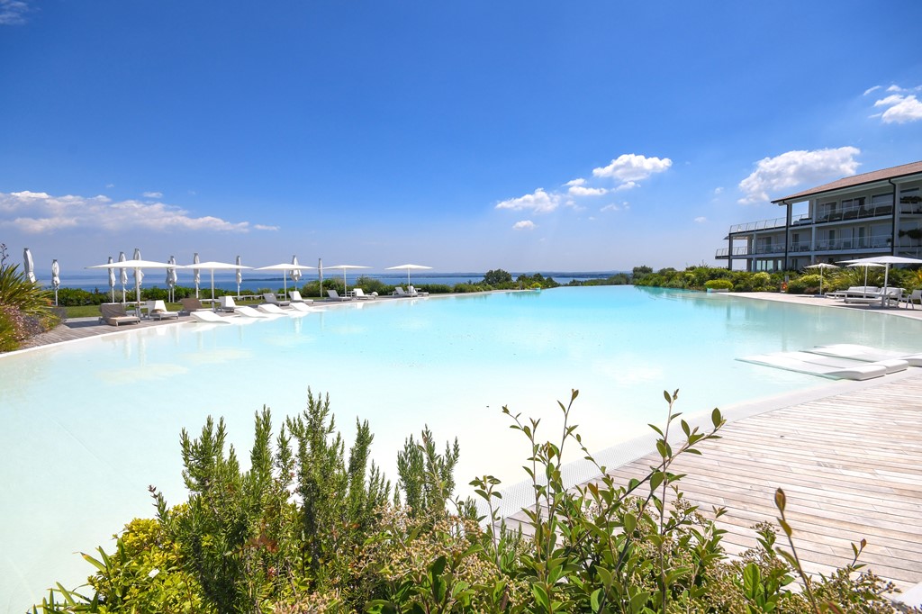 lago con piscina