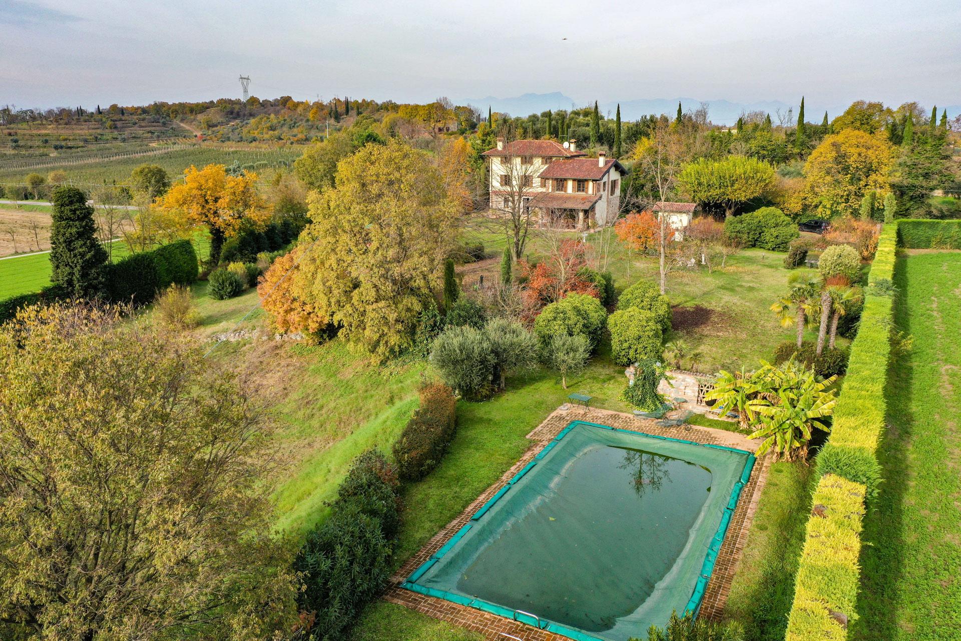 Rustico, romantico,  nelle colline di Ponti sul Mincio vendesi