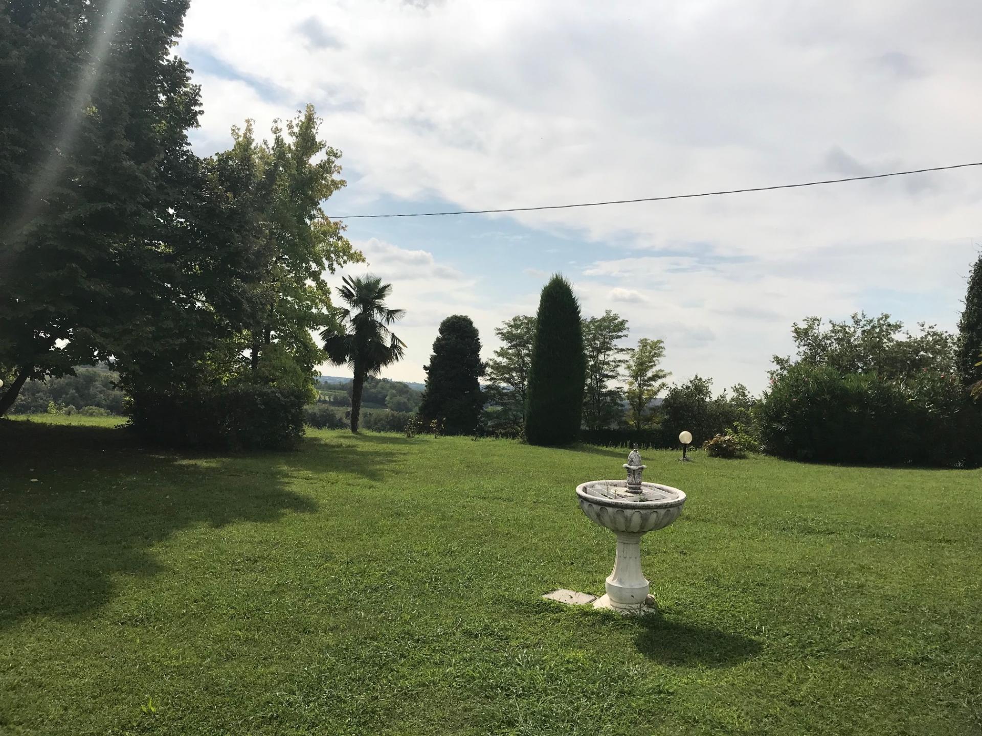 Rustico, casale romantico,  nelle colline di Ponti sul Mincio, vendesi