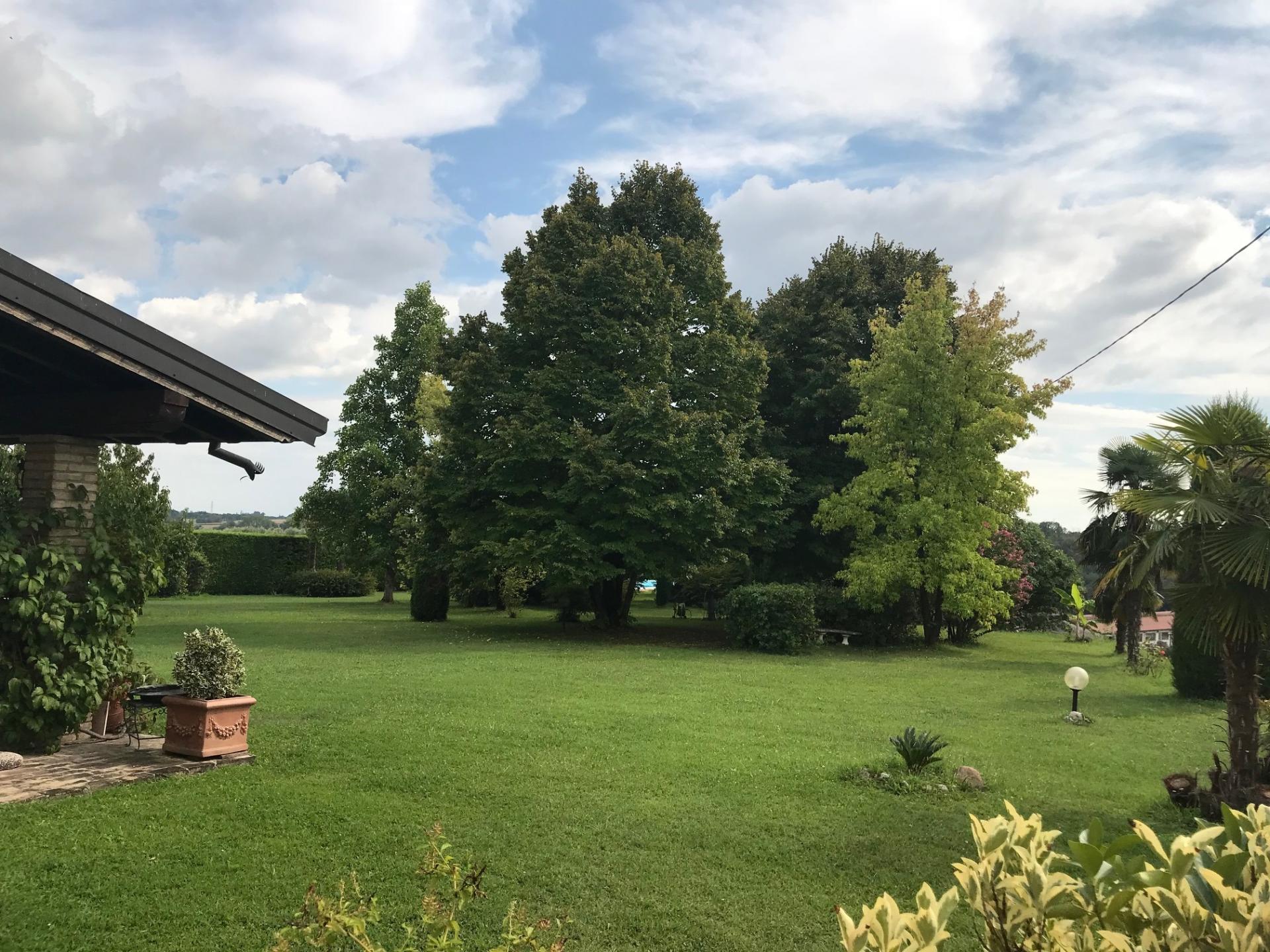 Rustico, casale romantico,  nelle colline di Ponti sul Mincio, vendesi